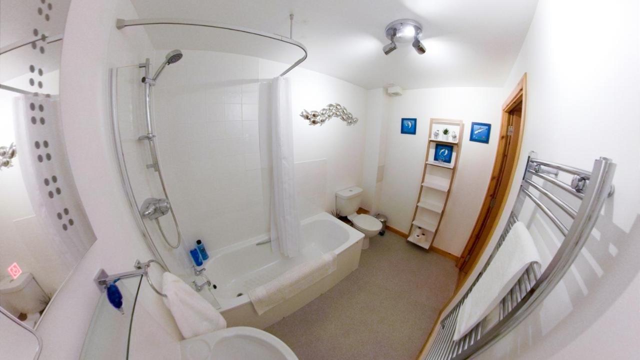 Inverness City Centre Apartment With Elevator And Google Chromecast Экстерьер фото